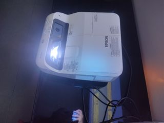 Se vende proyector Epson eb-695WI