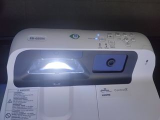 Se vende proyector Epson eb-695WI