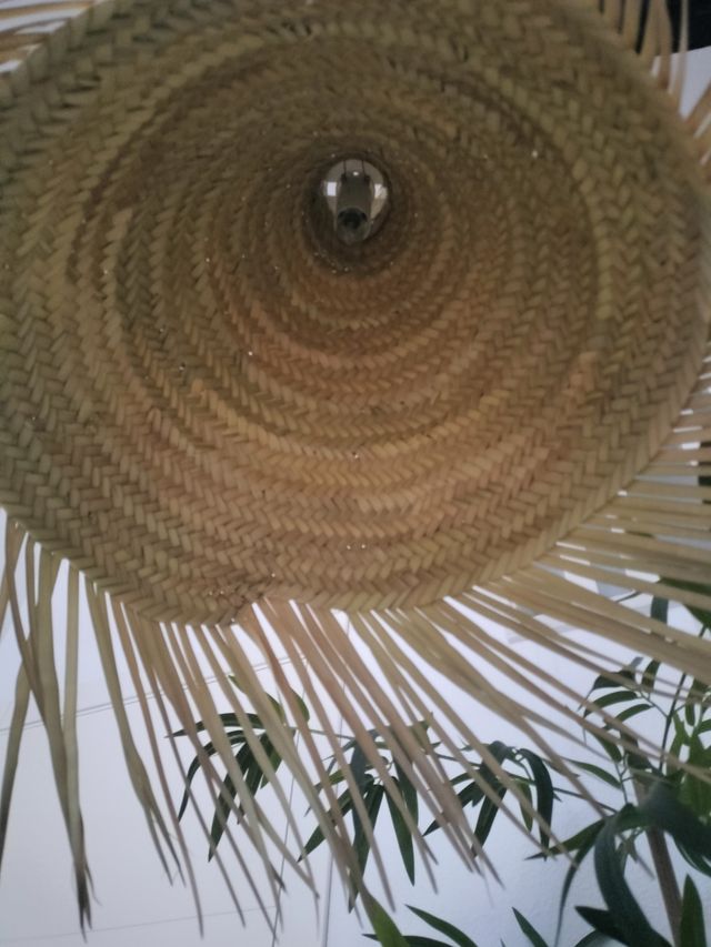 Candeeiro de folha de palmeira estilo Boho