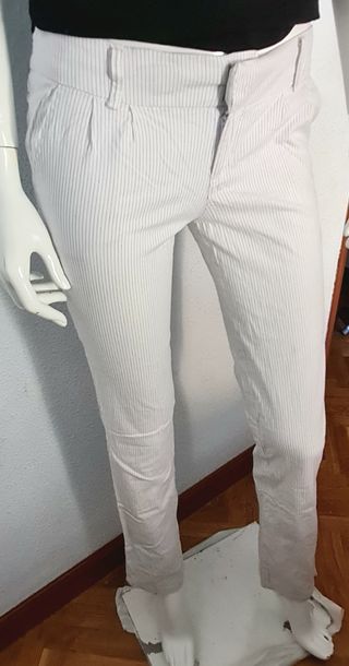 Pantalón rayas Stradivarius talla 36
