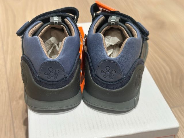 Zapatos Biomecanics NUEVOS talla 20