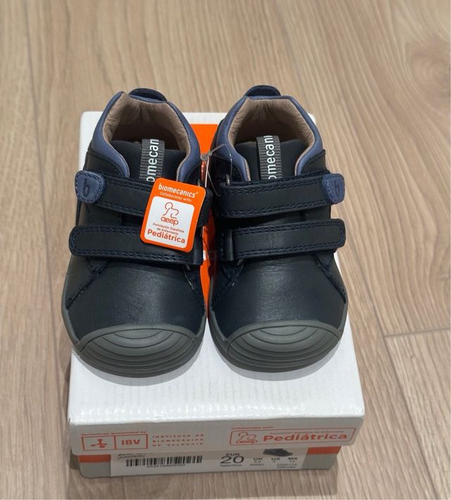 Zapatos Biomecanics NUEVOS talla 20
