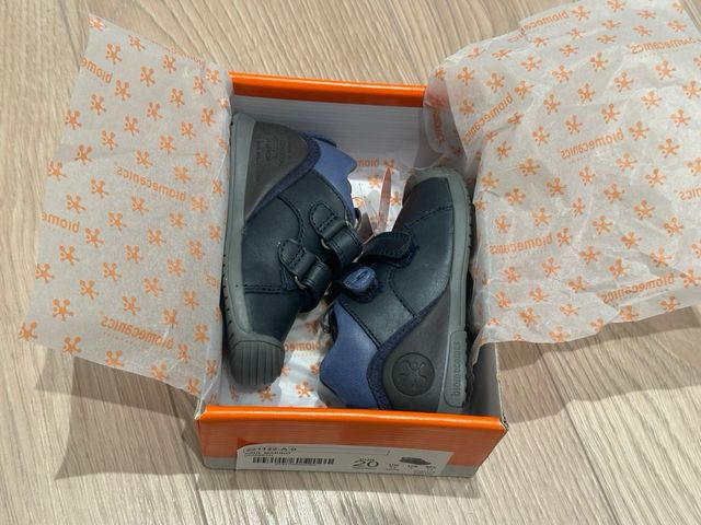 Zapatos Biomecanics NUEVOS talla 20