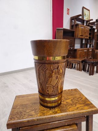 Portariviste in legno massiccio intagliato rustico