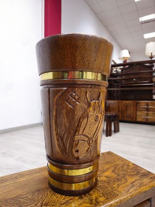 Portariviste in legno massiccio intagliato rustico