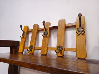 Appendiabiti rustico in legno chiaro