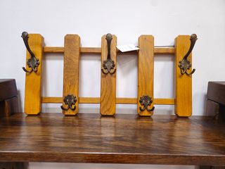 Appendiabiti rustico in legno chiaro