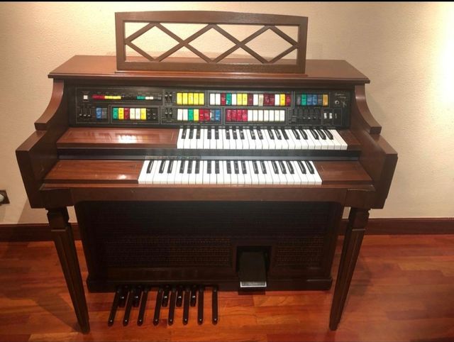 Organo electrónico LOWREY