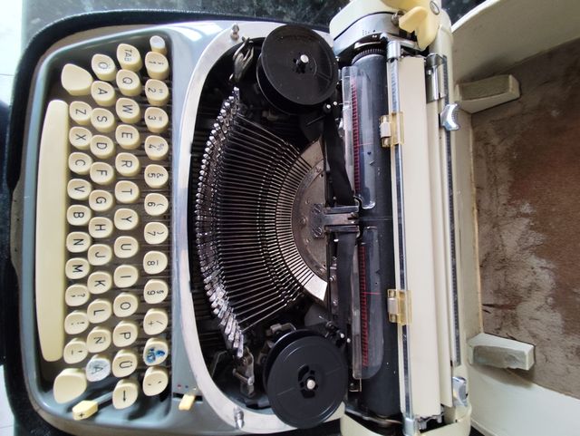 Maquina de escribir Alpina