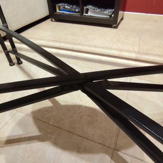 Mesa de forja y cristal