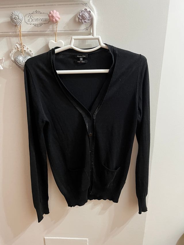 Cárdigan negro de Massimo Dutti elegante