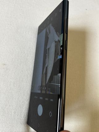Samsung Galaxy S22 Ultra con lapiz