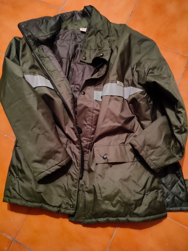 LOTE DE CUATRO ABRIGOS CHUBASQUEROS VARIADOS