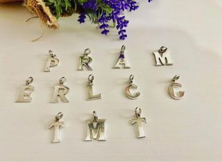 Colgantes letras plata peruana 950