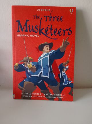 The Three Musketeers (Usborne Graphic Classics)