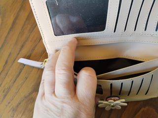 Cartelera mujer para llevar tarjetas,etc