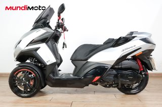 RENTING PEUGEOT METROPOLIS 400 GT