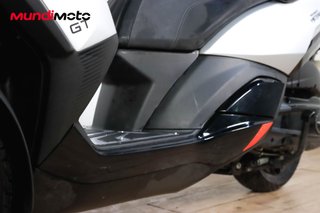 RENTING PEUGEOT METROPOLIS 400 GT