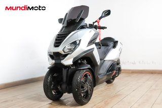 RENTING PEUGEOT METROPOLIS 400 GT