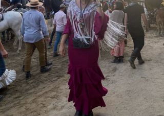 Traje flamenca y mantoncillo.