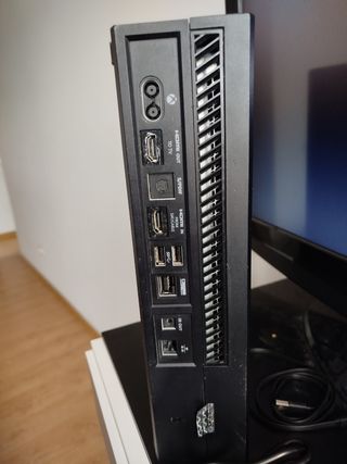Xbox one 500 GB.