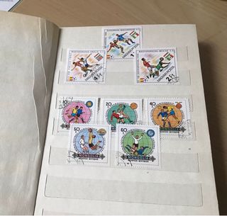 Album con 50 francobolli  tematici diversi