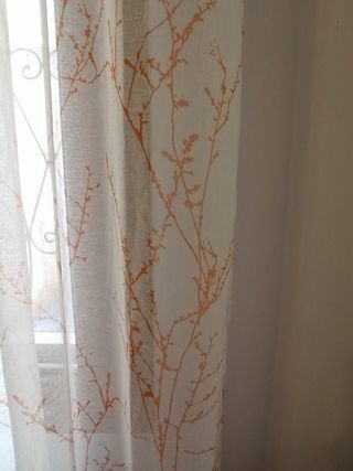 Cortina visillo naranja y blanco