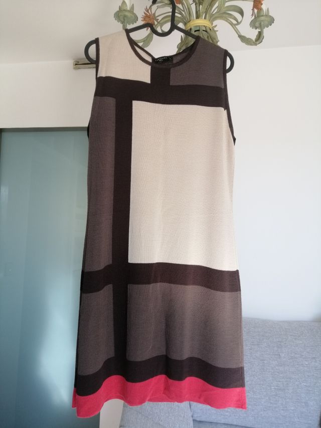 Vestido desmangado cortefiel