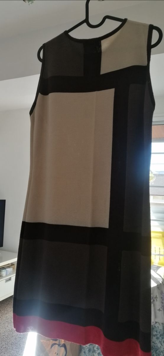 Vestido desmangado cortefiel