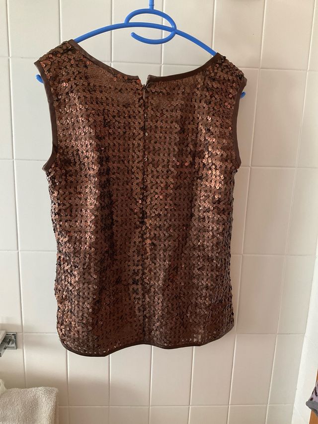 Top de lentejuelas color marrón