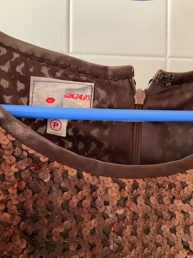 Top de lentejuelas color marrón