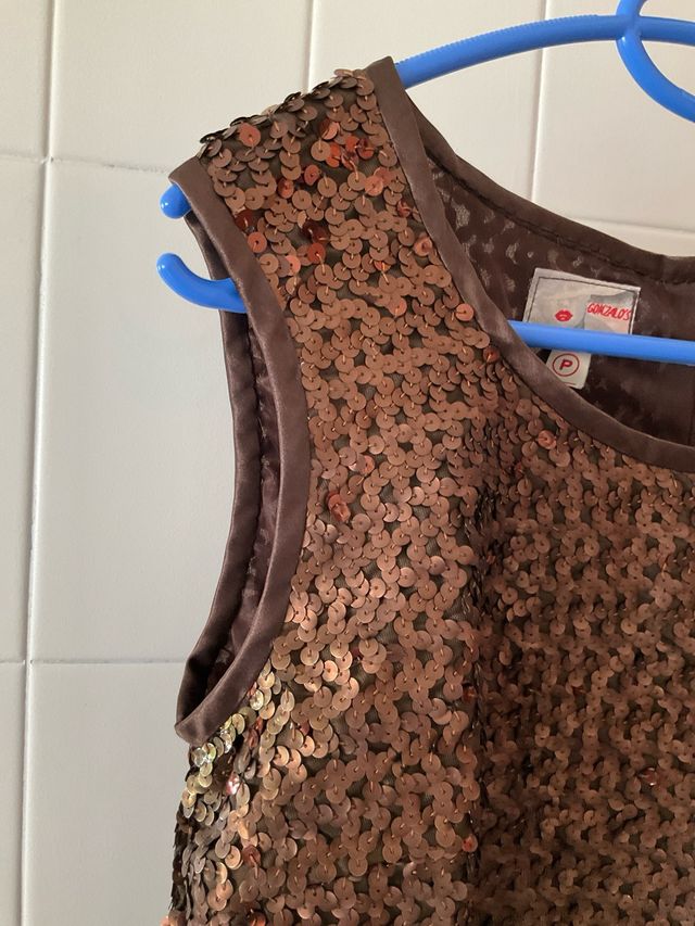 Top de lentejuelas color marrón