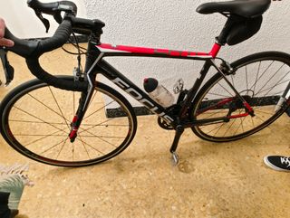 Bicicleta de carretera Focus Cayo 