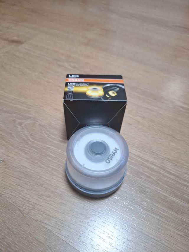 Luz emergencia coche, obligatoria.