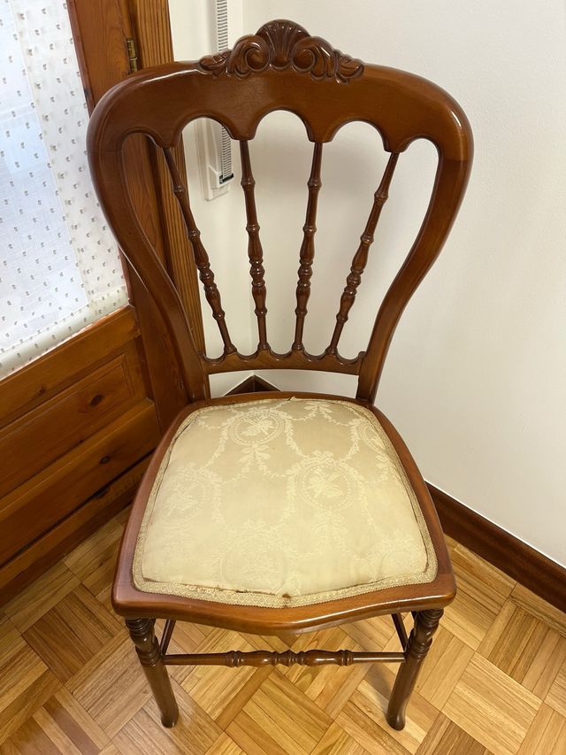 Silla antigua vintage comedor o dormitorio