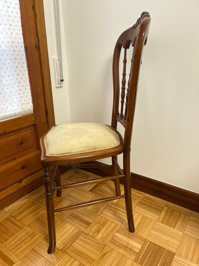 Silla antigua vintage comedor o dormitorio