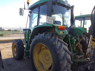 Tractor JOHN DEERE 6110 PREMIUM.