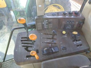 Tractor JOHN DEERE 6110 PREMIUM.