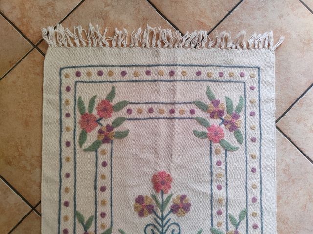 Tappeto con ricamo 