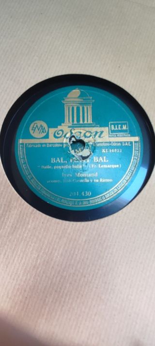 Disco pizarra 78rpm. Yves Montand