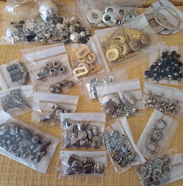 ABALORIOS METÁLICOS