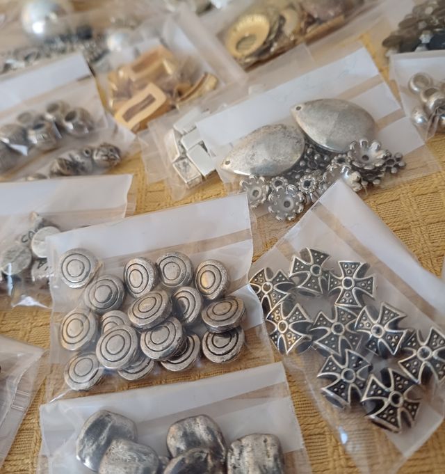 ABALORIOS METÁLICOS