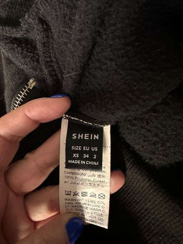 Hoodie oversized preto com letras XS da Shein 