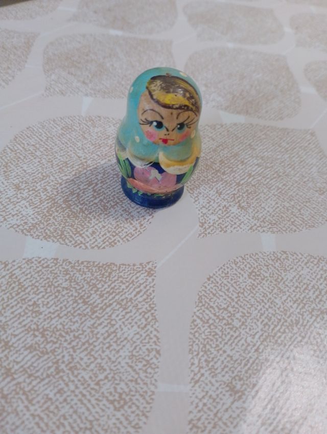 Matrioska in legno decorato a mano