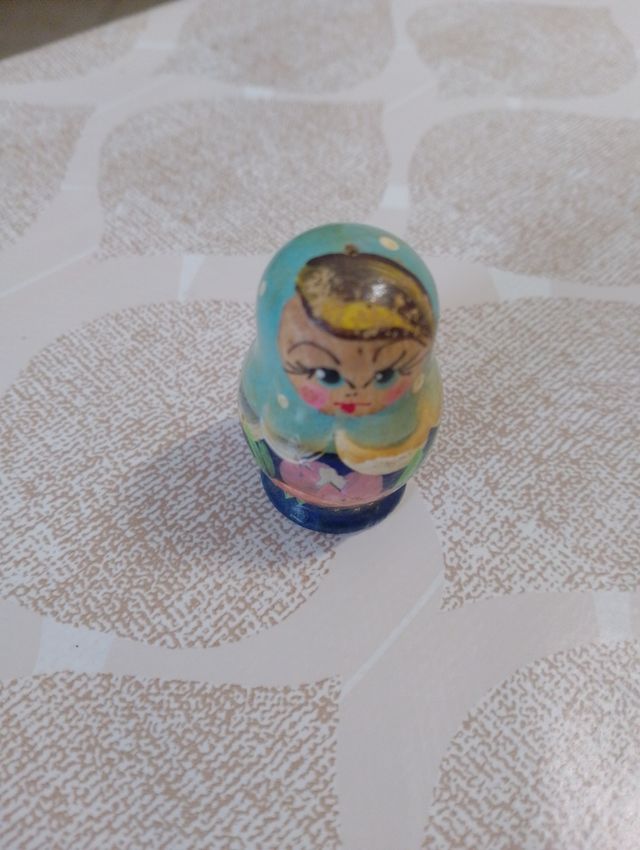 Matrioska in legno decorato a mano