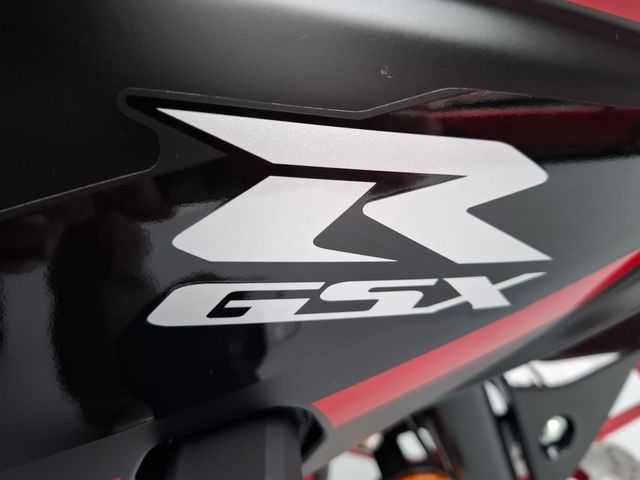 Suzuki  GSX 125 R 2025