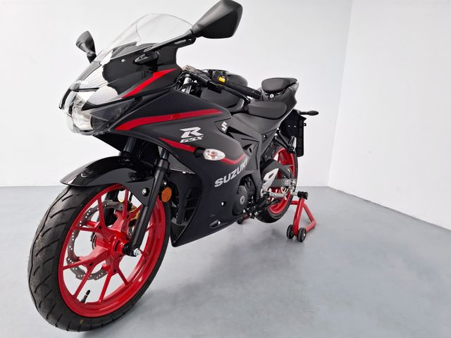 Suzuki  GSX 125 R 2025