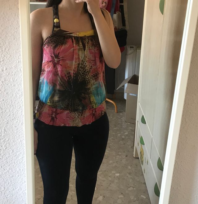 Top floral sin mangas