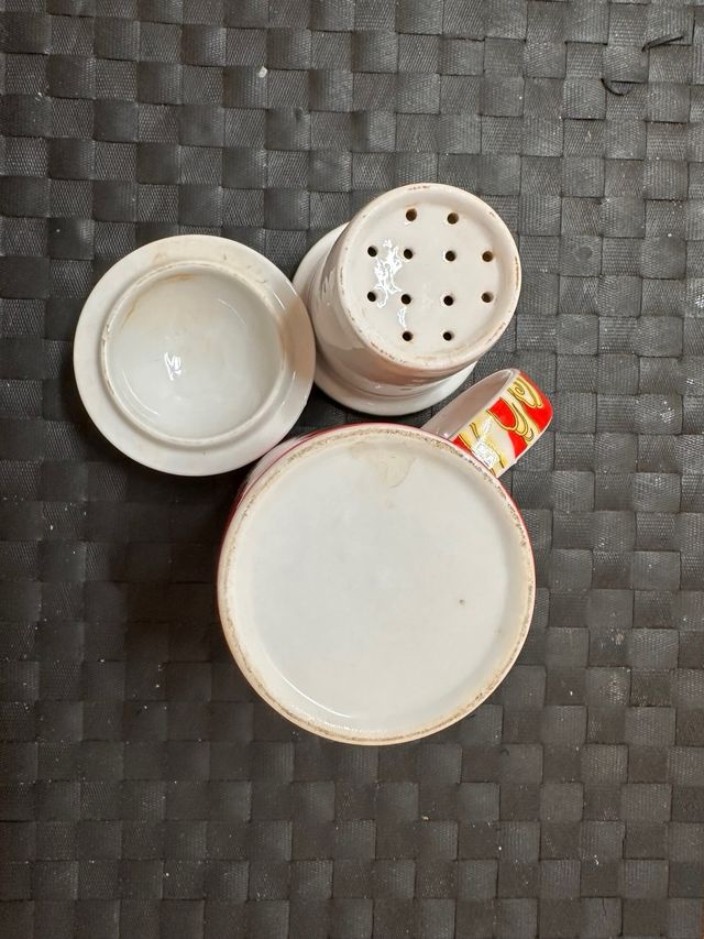 Caneca de chá com filtro e tampa com motivos arte