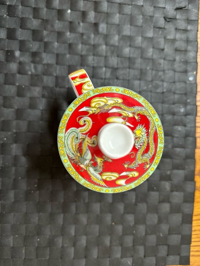 Caneca de chá com filtro e tampa com motivos arte